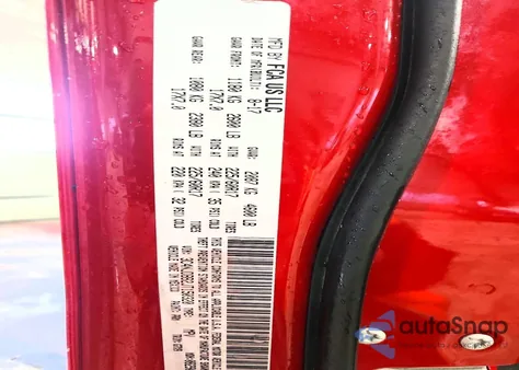 2018 Jeep Compass Latitude z USA, uszkodzony, nr VIN 3C4NJDBB2JT150320